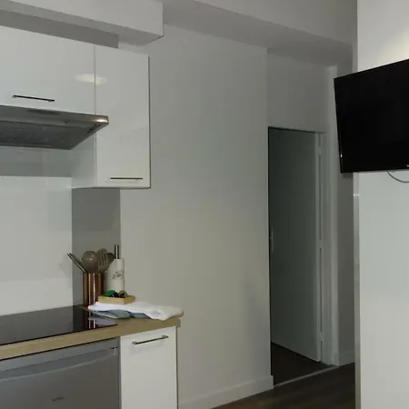 Clermont-ferrand-city-room