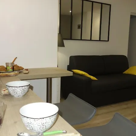 Clermont-ferrand-city-room