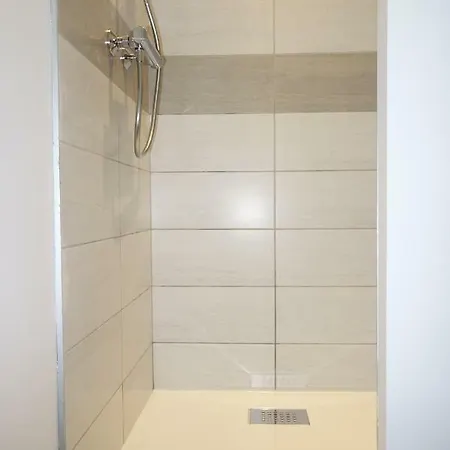 Clermont-ferrand-city-room *