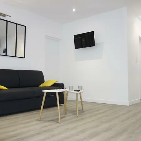 Clermont-ferrand-city-room