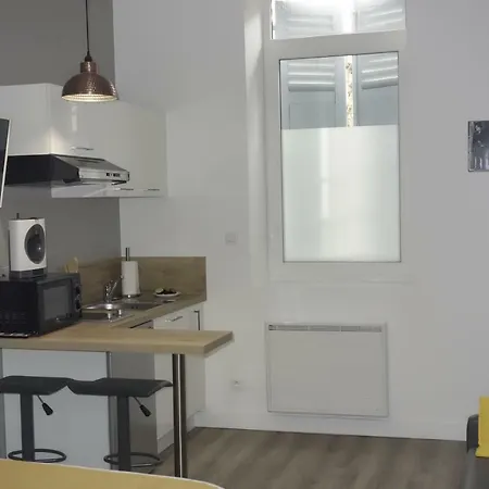 Clermont-ferrand-city-room